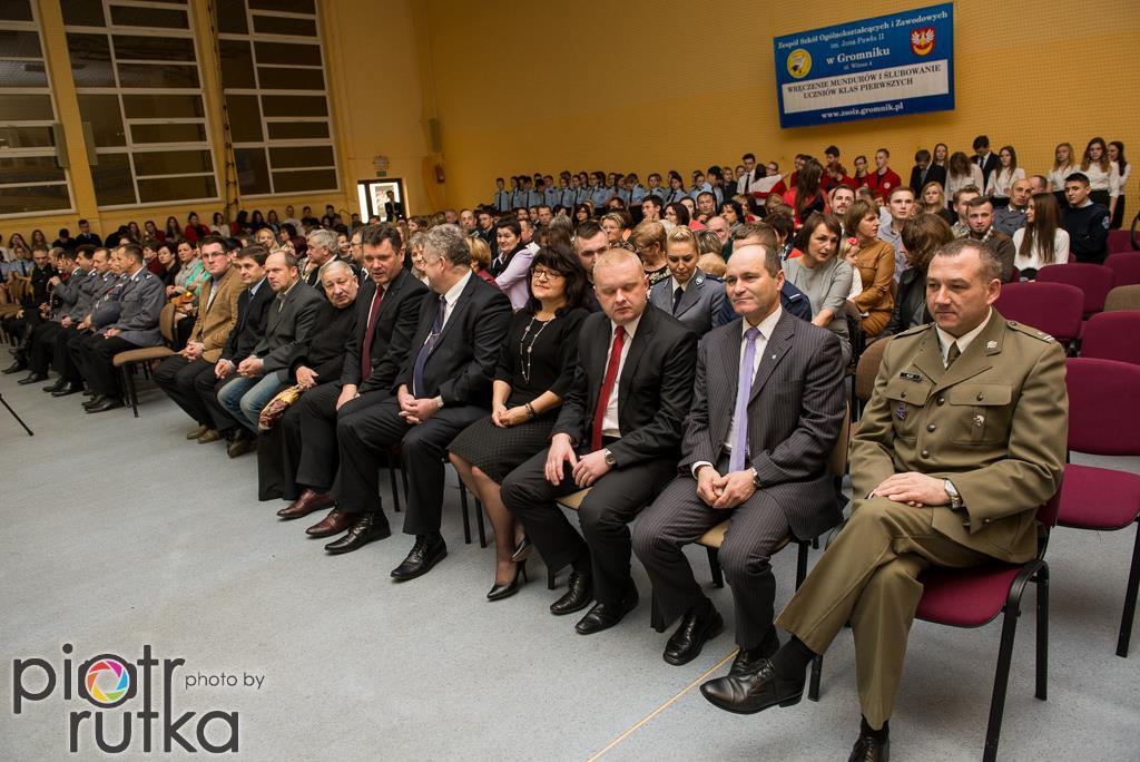 Rozdanie mundurow - ZSOiZ Gromnik 2015